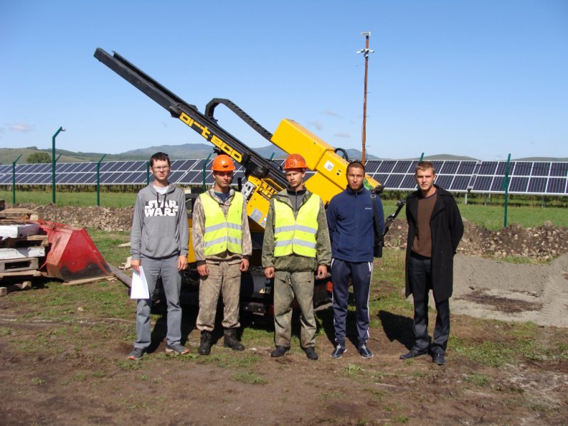 Студенты ГАГУ участвуют в строительстве майминской солнечной электростанции