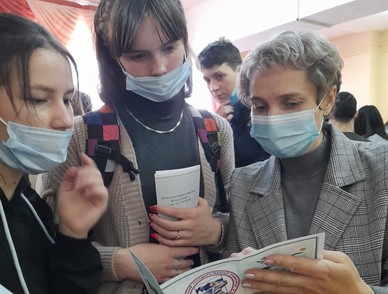 Преподаватели ГАГУ съездили в гости к школьникам в Усть-Коксу