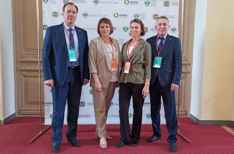 Руководитель Регионального центра финансовой грамотности приняла участие в окружной конференции в Томской области