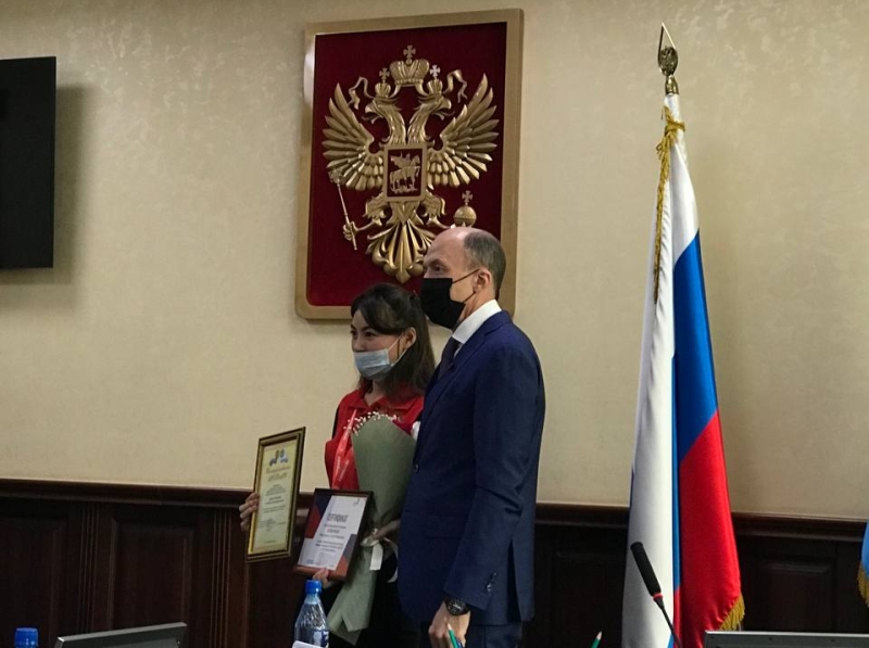 Глава Республики Алтай поздравил студентку Аграрного колледжа ГАГУ